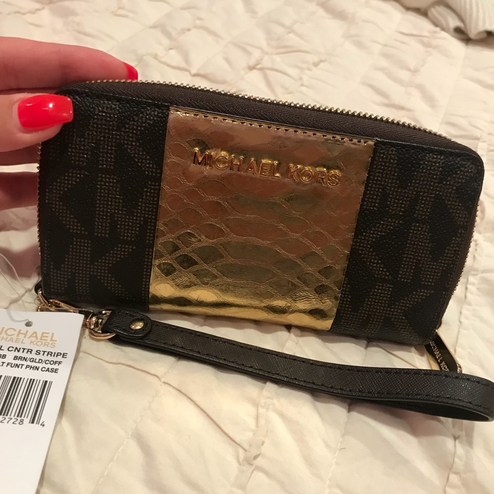 NWT! Michael Kors jet set travel wristlet!